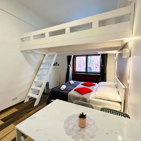 Elly Modern Oldtown Prag