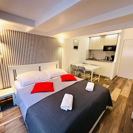 Elly Modern Oldtown Prag